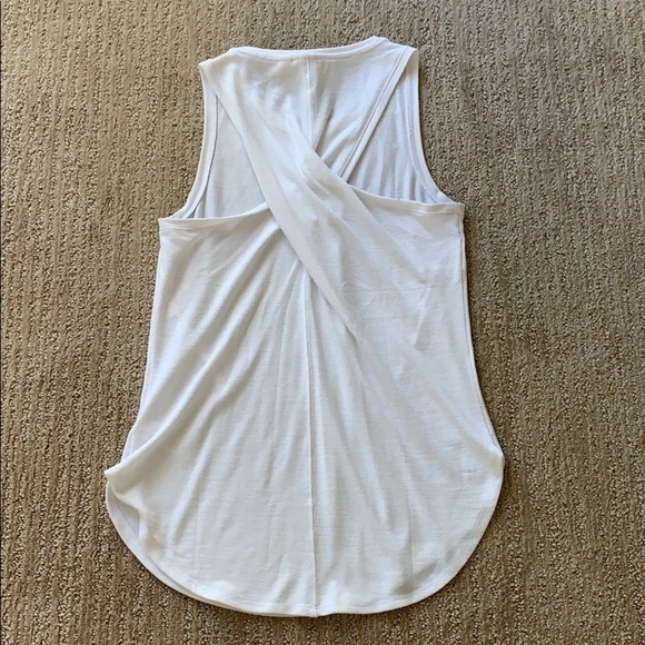 GAP White Tank Top Size XS NWOT - Picture 2 of 4